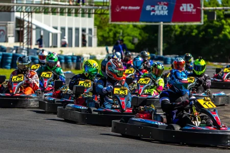 pelotao-karts-corrida-speed-park-amika-capa